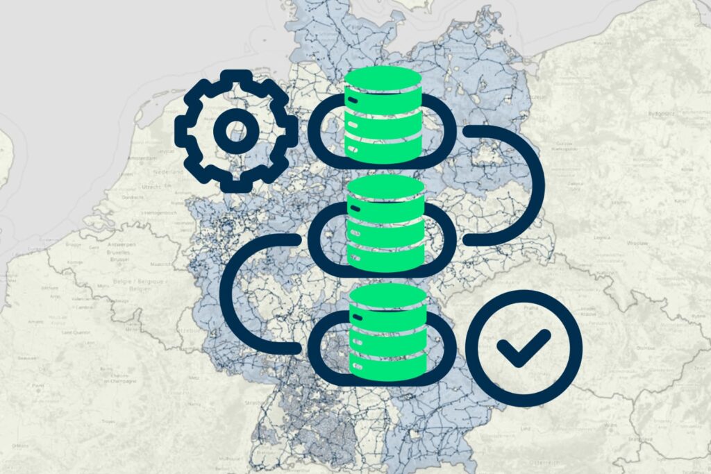 Das Bild zeigt eine Deutschlandkarte mit vielen Linien und Punkten. In blau sind darauf ein Zahnrad und geschwungene Linien, die zu einem Haken führen. Darüber liegen grüne Scheiben.